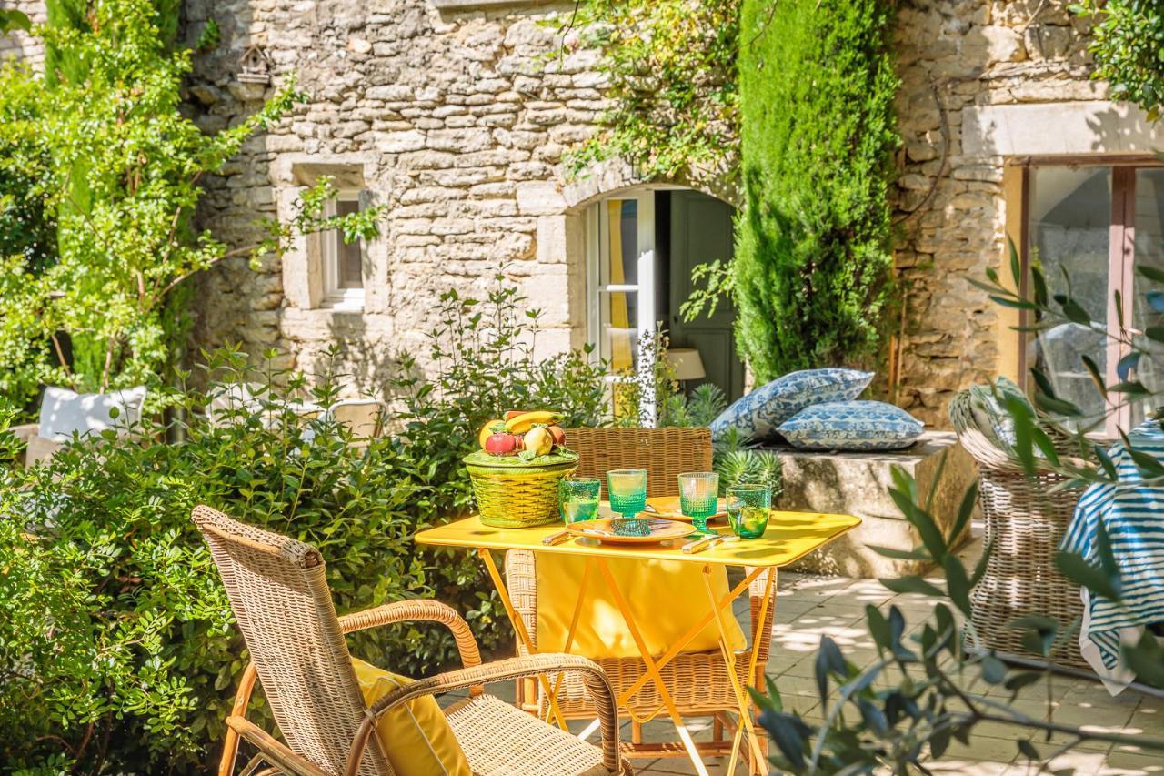 Le Clos De Gordes Bed & Breakfast Exterior photo