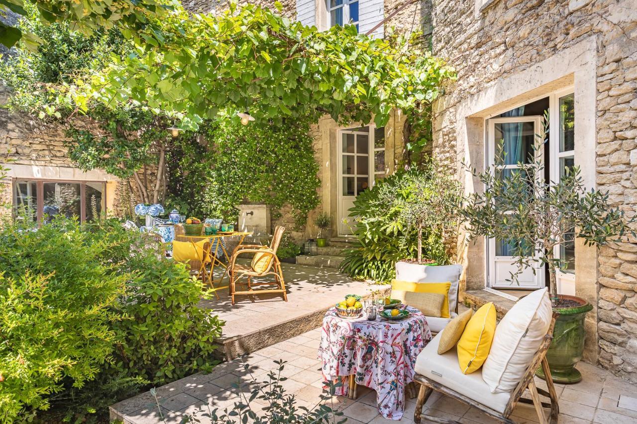 Le Clos De Gordes Bed & Breakfast Exterior photo