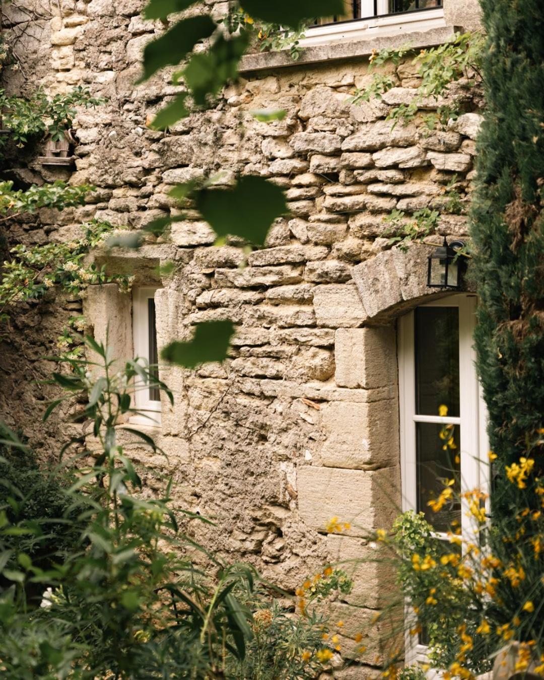 Le Clos De Gordes Bed & Breakfast Exterior photo