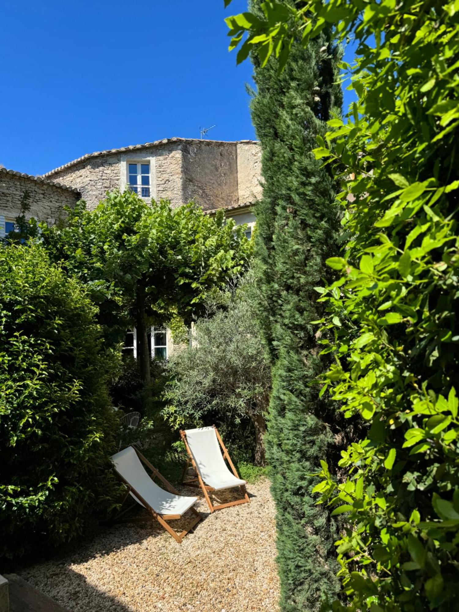 Le Clos De Gordes Bed & Breakfast Exterior photo