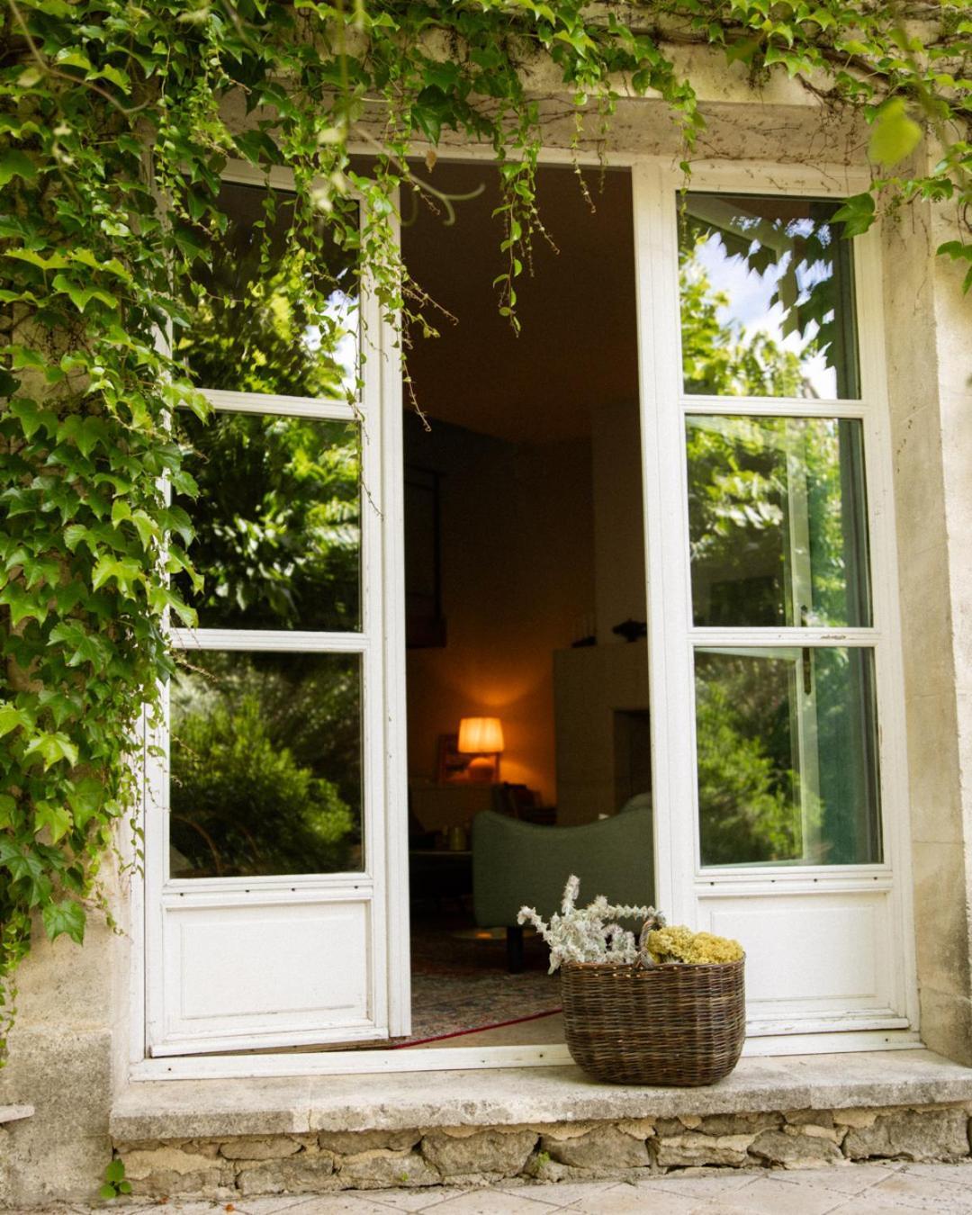 Le Clos De Gordes Bed & Breakfast Exterior photo