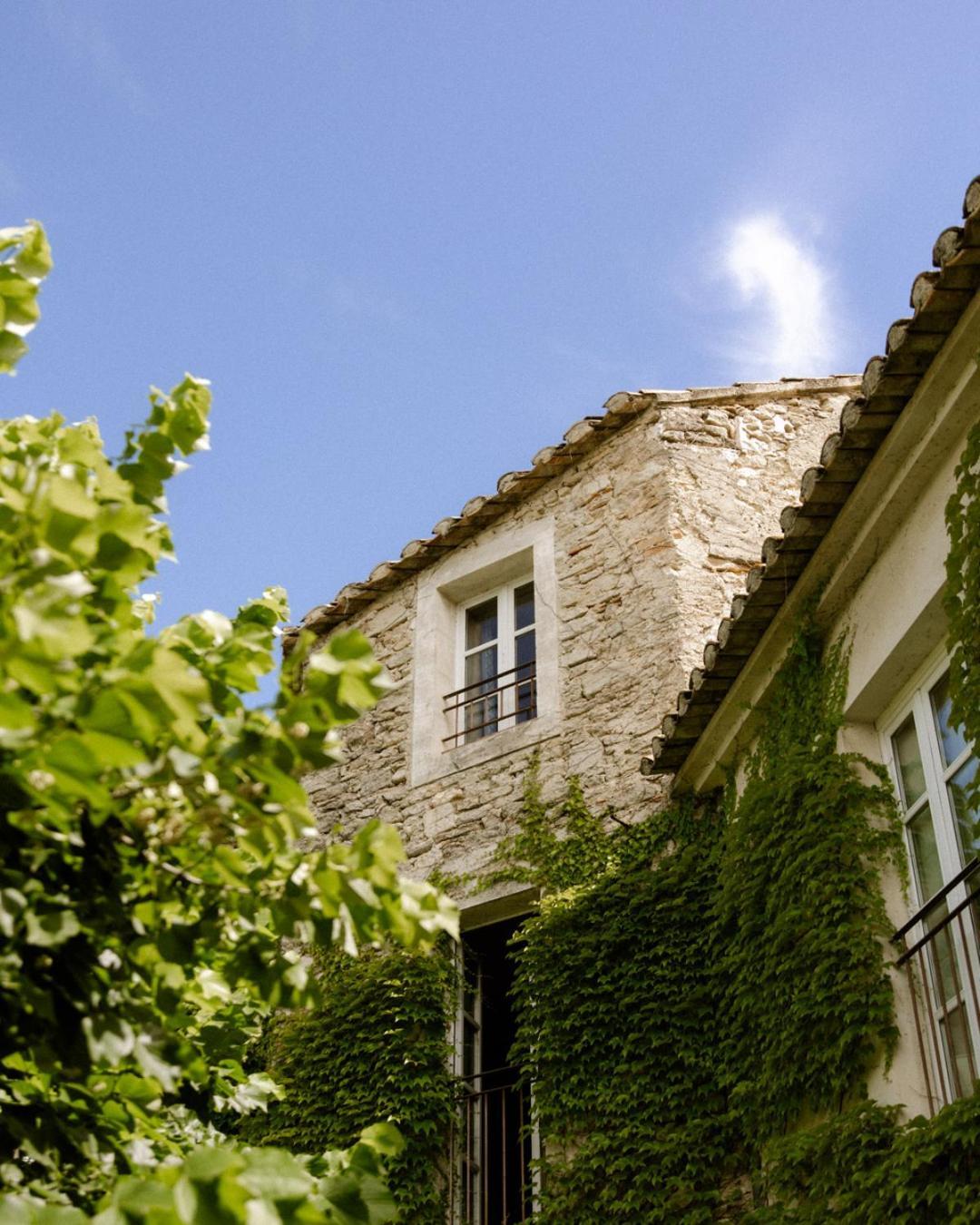 Le Clos De Gordes Bed & Breakfast Exterior photo